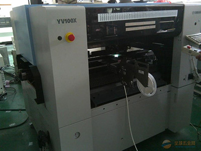 Yamaha automatic label feeder into YV100 machines